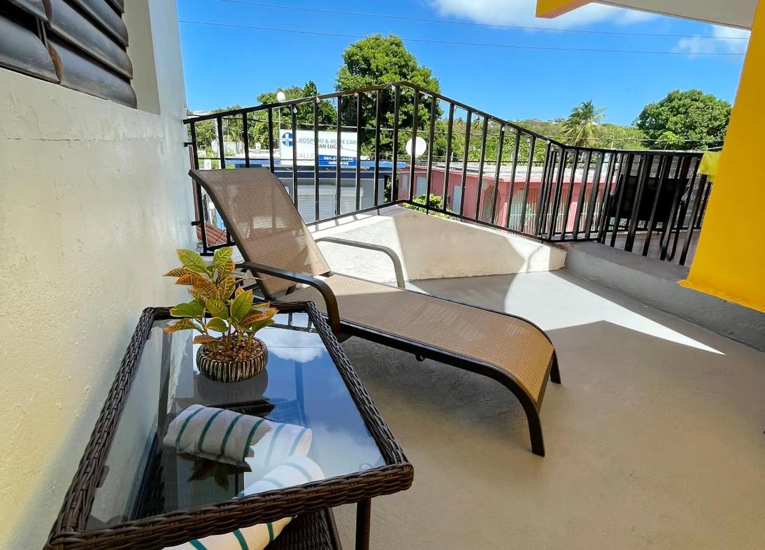 Mont Residence Offering A Loft And 3 Bedroom Apartment Steps From The Ferry Vieques 0*,  Puerto Rico