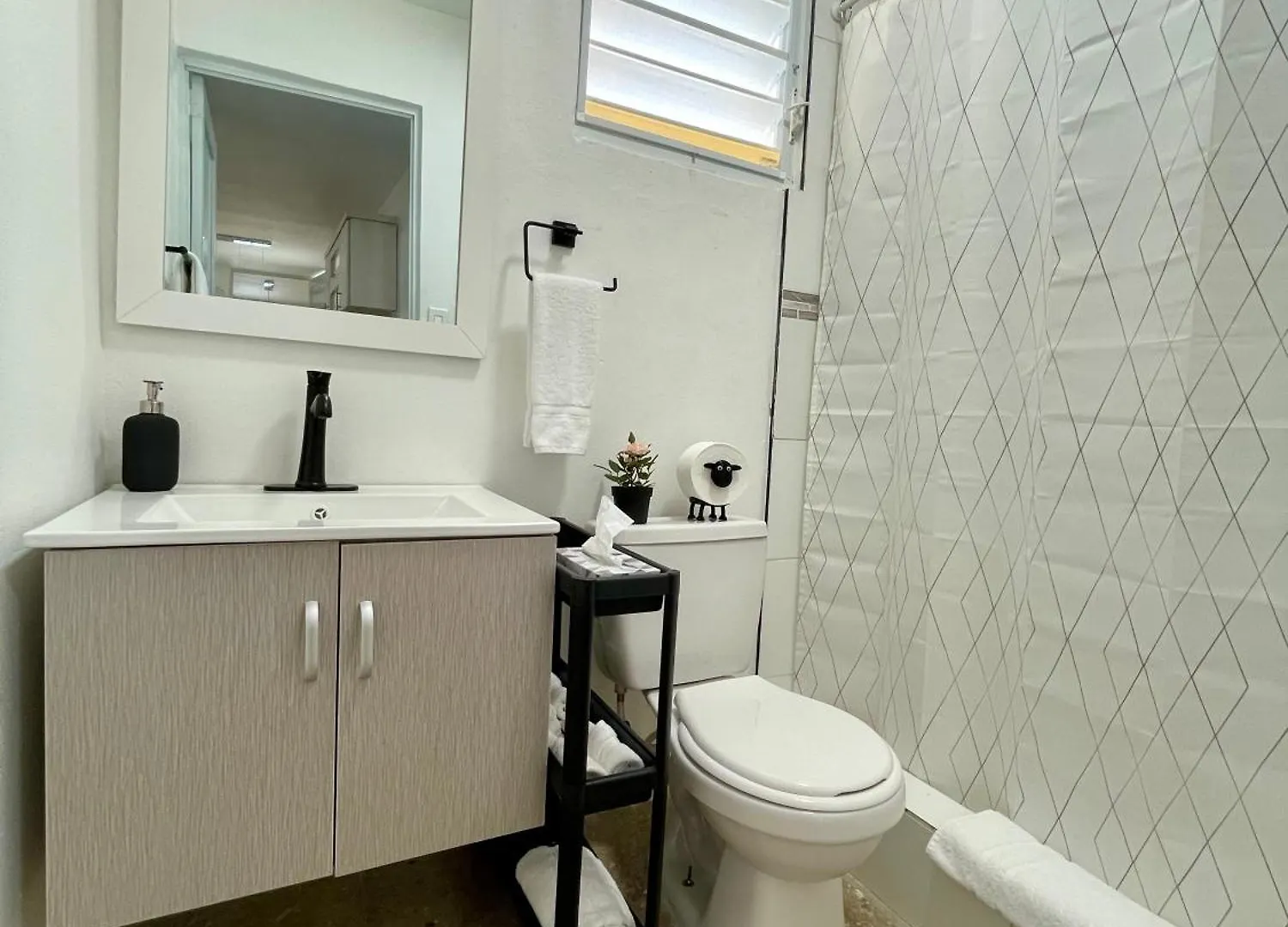 Mont Residence Offering A Loft And 3 Bedroom Apartment Steps From The Ferry Vieques