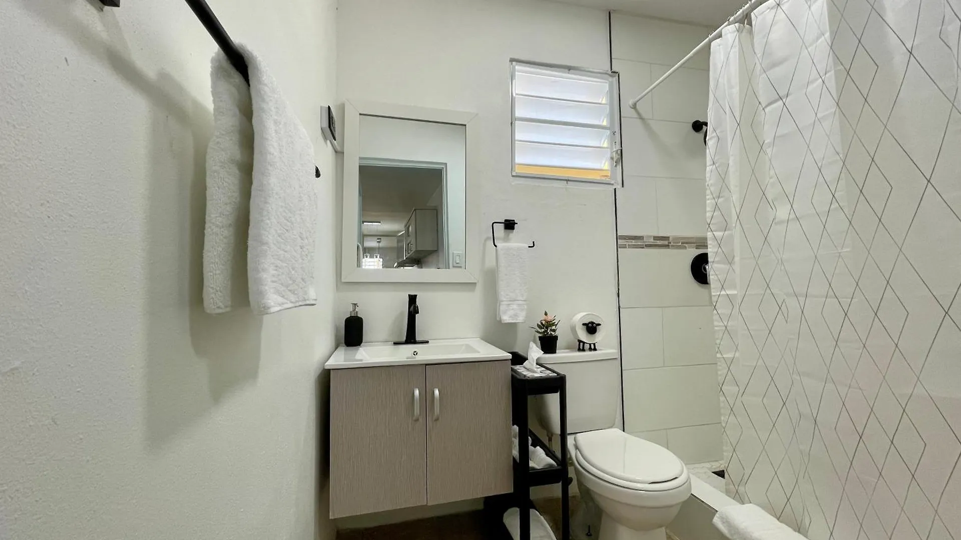 Mont Residence Offering A Loft And 3 Bedroom Apartment Steps From The Ferry Vieques